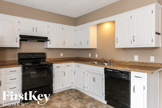 Building Photo - 1617 SE Brome Cir