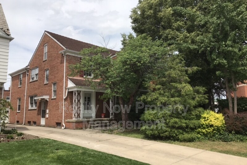 19835 Winslow Rd Unit Up, Shaker Heights, OH 44122 Condo for Rent in