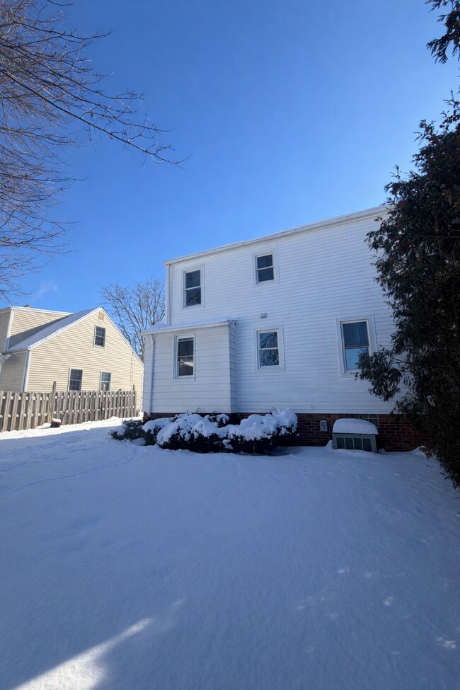 Foto del edificio - 116 Arlington Cir