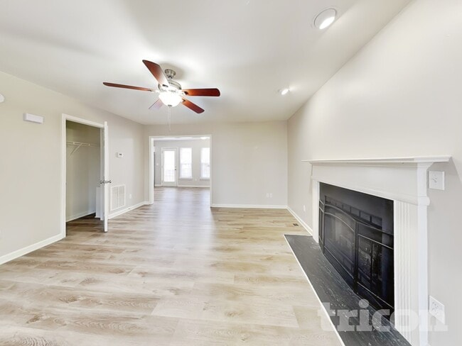 Foto del edificio - 4900 Valley Trail Ct
