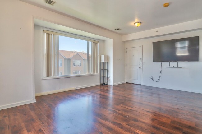 Building Photo - 5209 Polk St