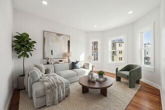 Building Photo - 53 Woodford St