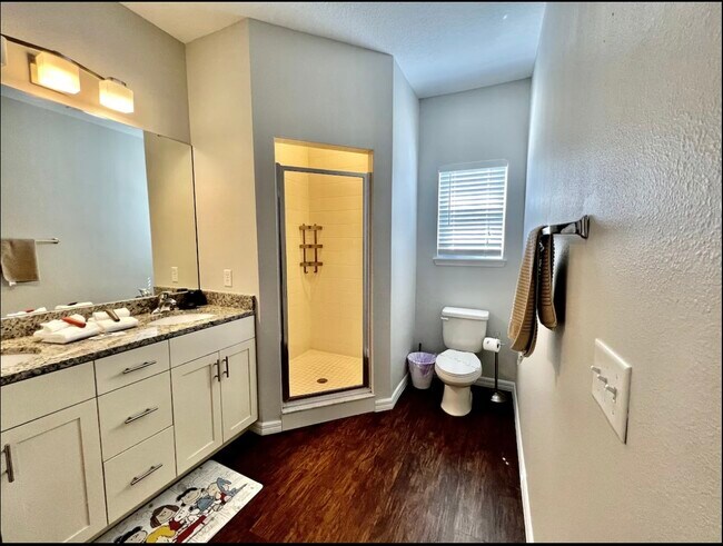 Building Photo - 5360 Diplomat Ct