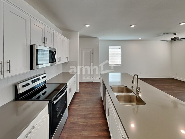 Building Photo - 106 Island Plumeria Ln
