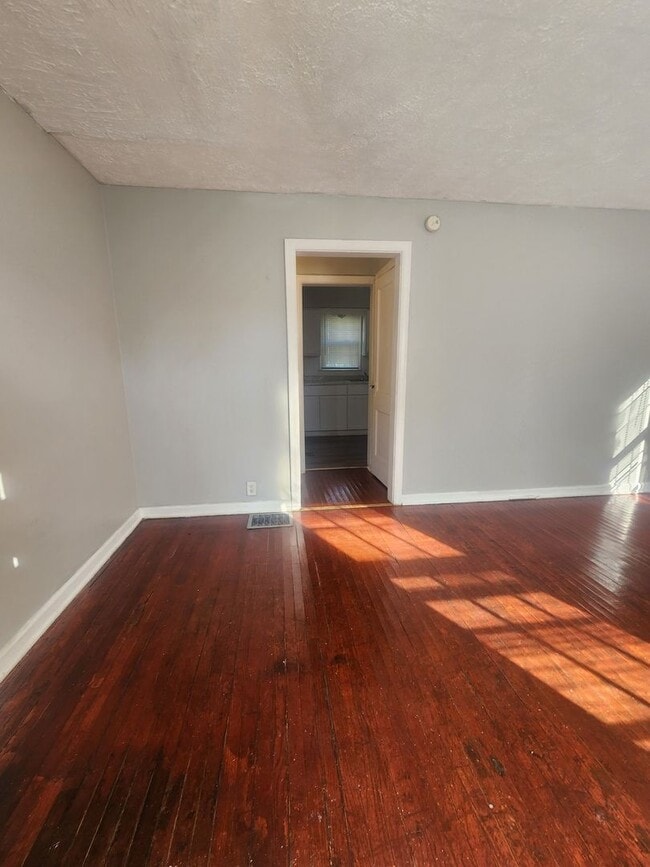 Photo - Newly Remolded Spacious Two Bedroom Single Family Near 38th and Sherman House