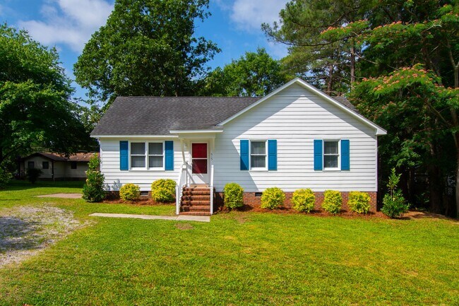 Building Photo - Charming 3-Bedroom Home in Prime Clayton l...