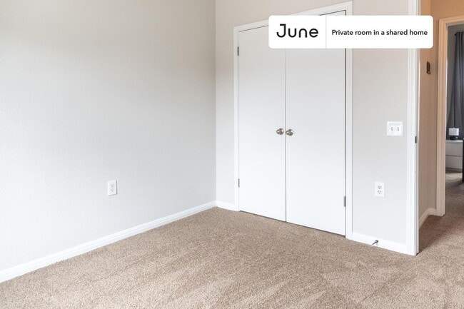 Building Photo - Room in Shared 5 bed/2 bath home