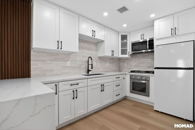 Building Photo - 212 E Florence Ave