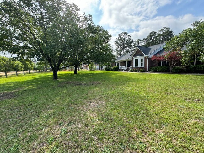 Building Photo - Beautiful 3 Bed 2 Bath Home in Jack Britt