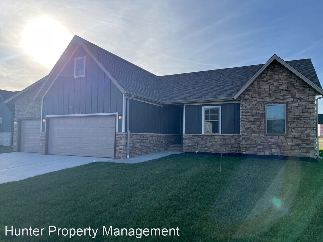 3 br, 2 bath House 879 W Elmwood Cir House Rental in Nixa, MO