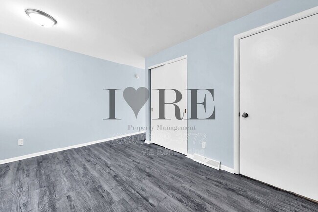 Foto del edificio - 870 N Meadows Ct