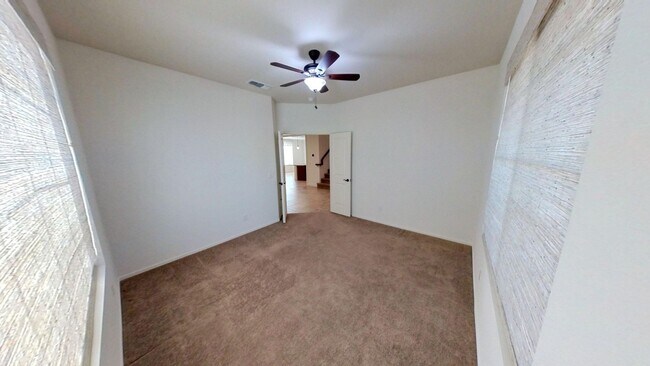 Foto del edificio - PRICE REDUCTION! Gorgeous 4 Bedroom 2.5 Ba...