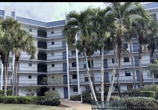 Building Photo - 4640 Lucerne Lakes Blvd W