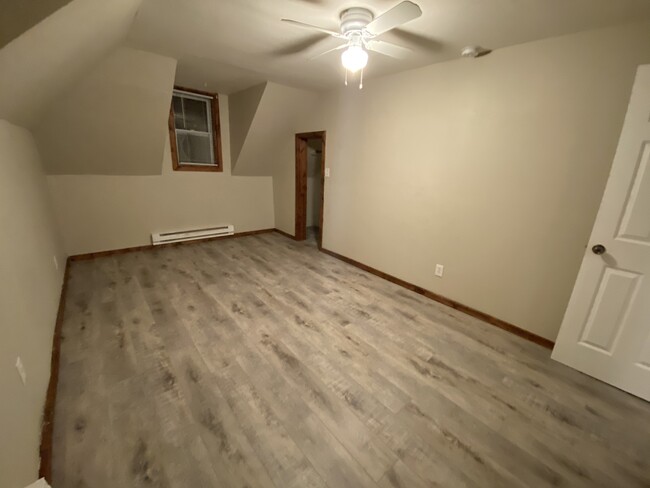 Bed 2 - 813 3rd St