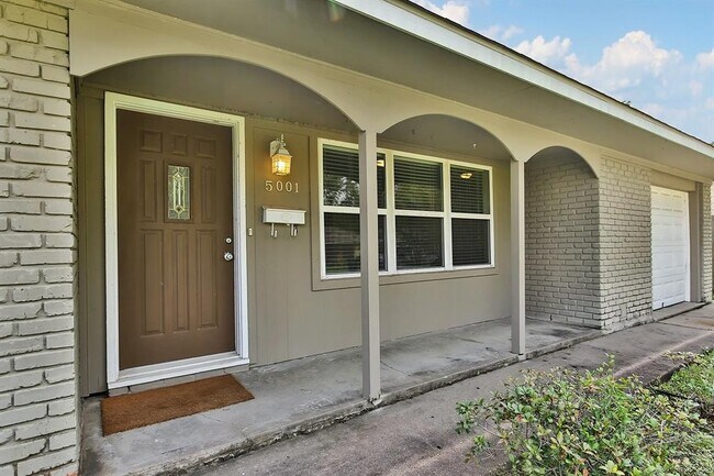 Building Photo - 5001 Viking Dr