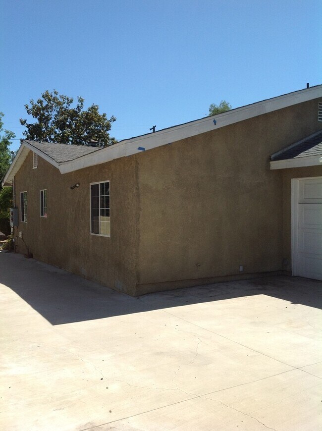 Building Photo - 297-299 Claremont