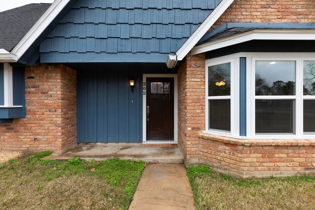Building Photo - 202 Pinevale Way