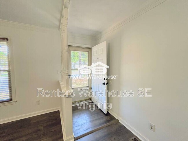Building Photo - 411 Linkenborough Dr