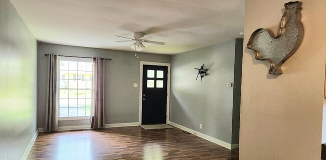 Building Photo - 608 Sheridan Dr