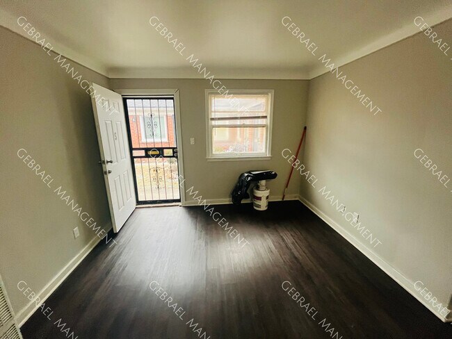Foto del edificio - 11018 Hayes St