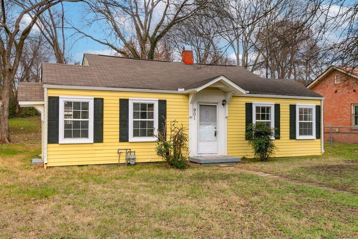 Foto principal - Charming Historic East Nash 3Bed/2Bath!