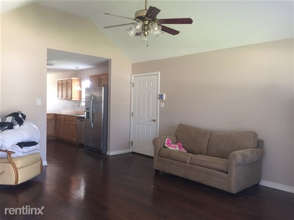 Building Photo - 7312 Oak Cove Dr