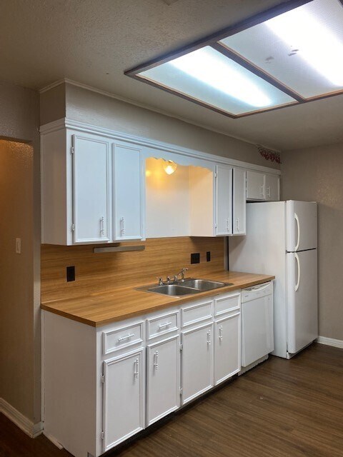 Building Photo - Cozy 3 bedroom Duplex