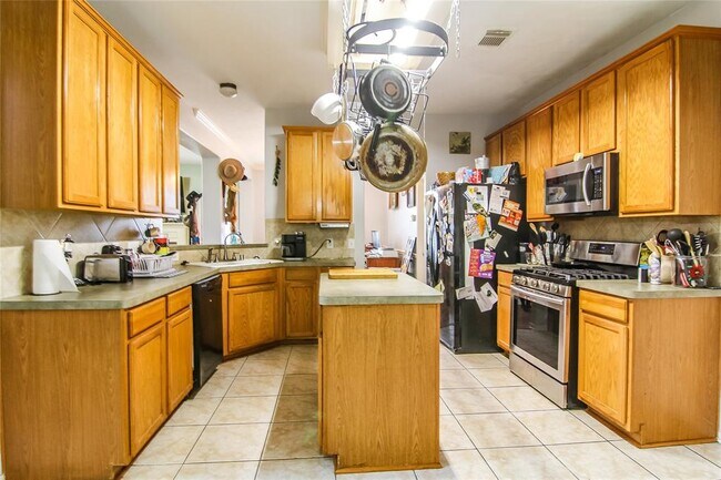 Foto del edificio - 3803 Oakwilde Cir