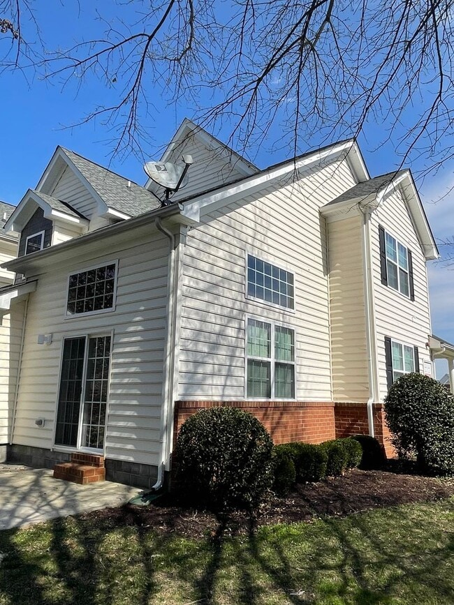 Building Photo - 1201 Rustads Cir