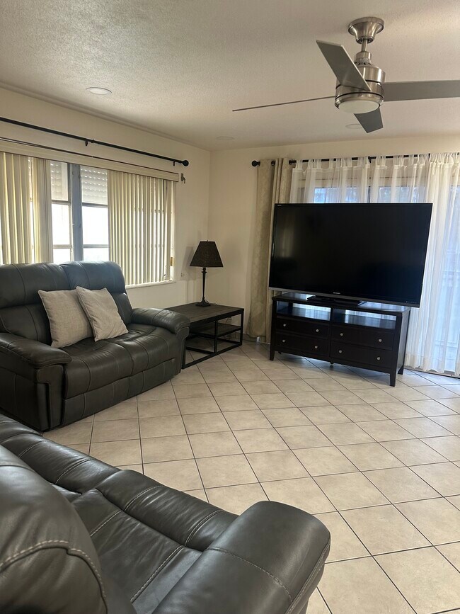 Foto del edificio - 371 SW 8th St