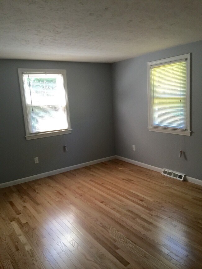 Building Photo - 9 Vine Ln