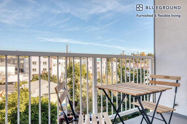 Foto del edificio - 505 Silver Lake Blvd