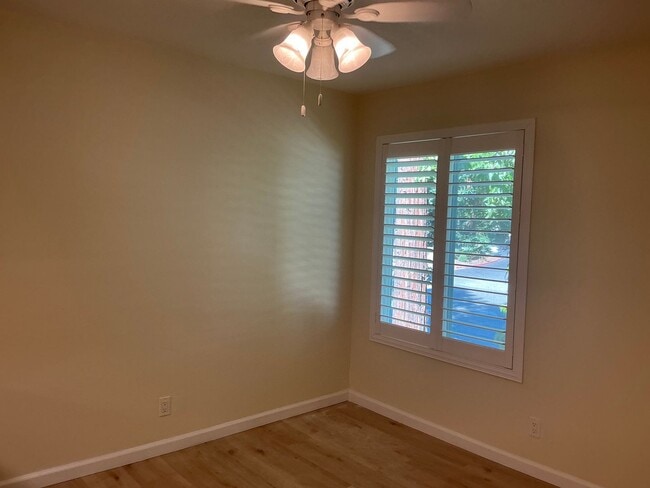 Foto del edificio - Stylish 2-Bedroom Condo in the Heart of Li...