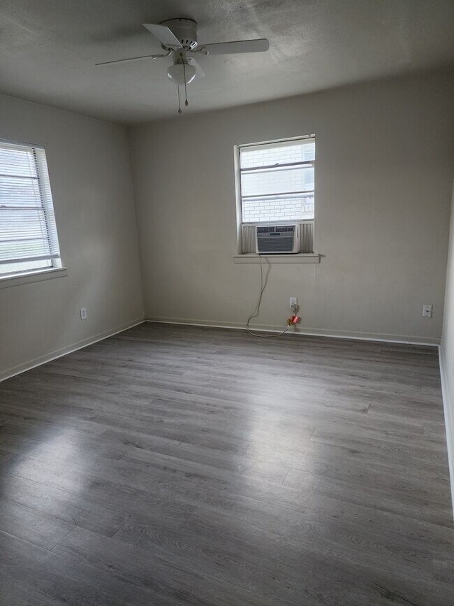 Foto del edificio - 405 Robertson Ave