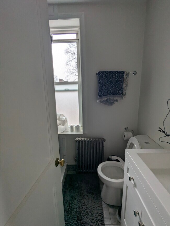 Foto del edificio - 12 Farrington Ave