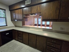 Building Photo - 3231 Hemingway Dr