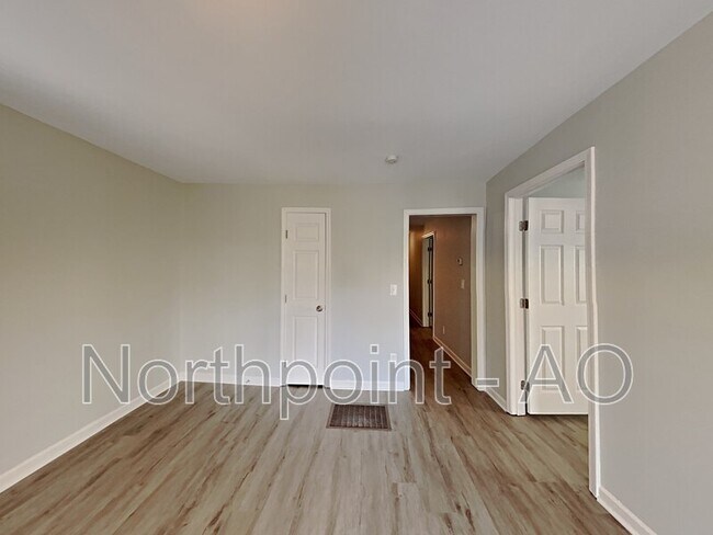 Foto del edificio - 2036 Phillips Dr SE