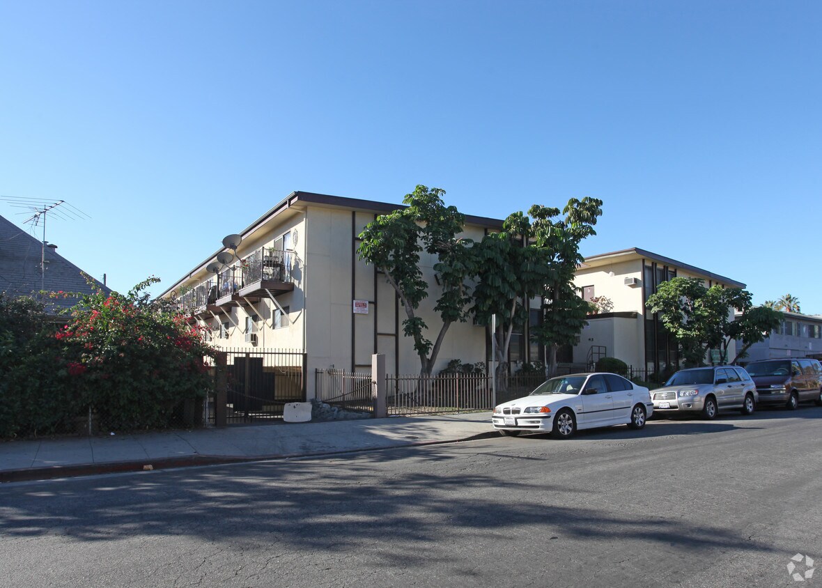 Camelot Apartments - 6446 Lexington
