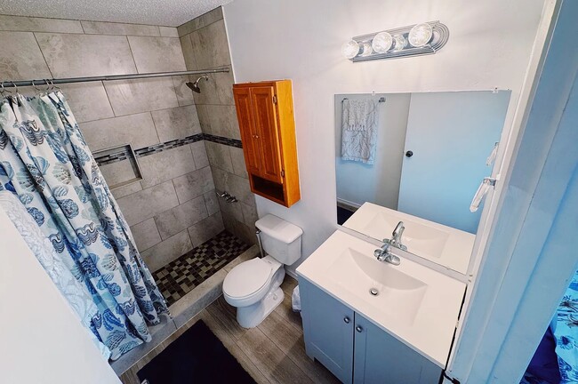 Building Photo - FULLY FURNISHED - ALL UTILITIES INCLUDED