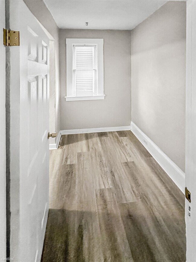Foto del edificio - 2 br, 1 bath Duplex - 5310 Filo Avenue Down