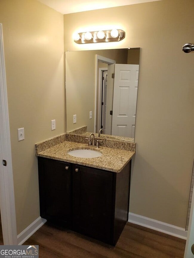 Building Photo - 621 North Dr