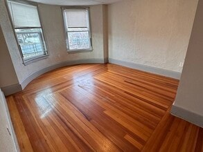 Building Photo - 10 Adams St