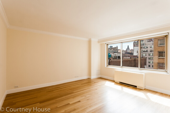 Interior Photo - Courtney House