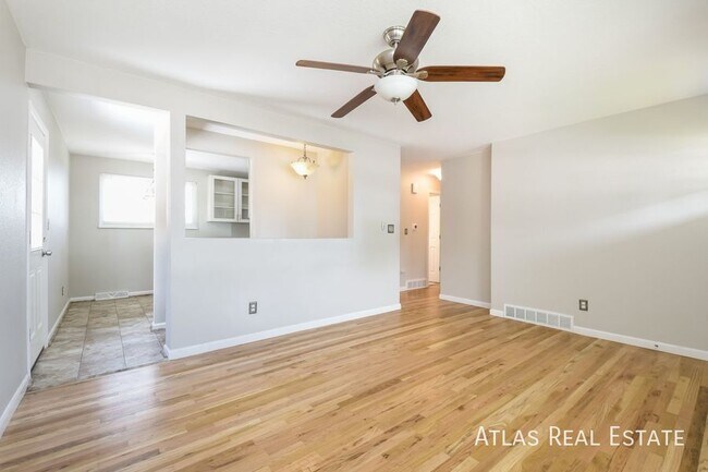Building Photo - $500 off Move-In Costs and 4 WEEKS FREE RE...
