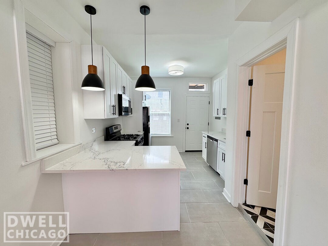 Foto principal - 956 N Winchester Ave