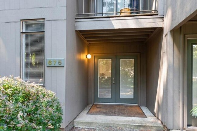 Building Photo - 0 bedroom in Redmond WA 98052