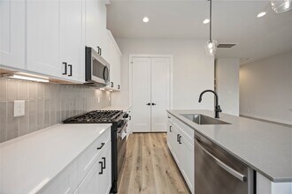 Building Photo - 6111 Campos Dr