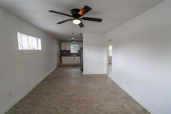 Building Photo - 3829 Mt Pleasant St