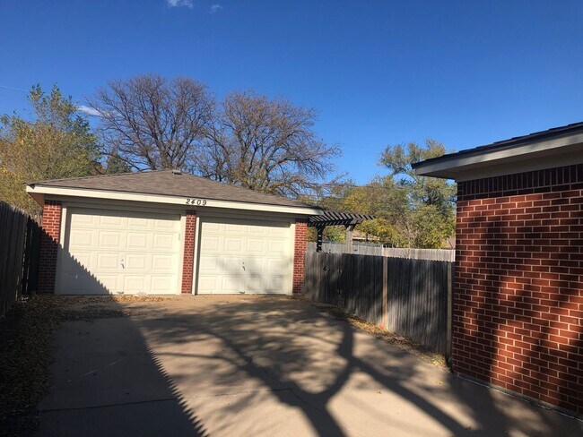 Foto del edificio - Located in Canyon!!!! Nice 3bedroom 1 bath located near WT and shopping center