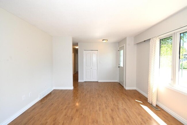 Building Photo - 3 bedroom in Prince George BC V2M 4E8